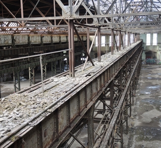 Der schlechte Zustand der 1986 geschlossenen Lokrichthalle in Trier-West ist offensichtlich.